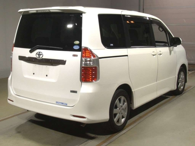 TOYOTA NOAH 2008