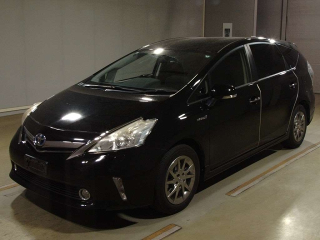 TOYOTA PRIUS ALPHA 2013