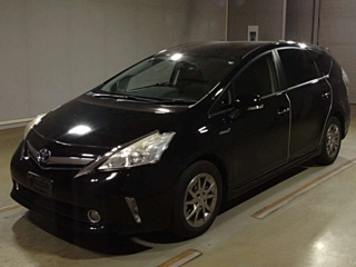 TOYOTA PRIUS ALPHA 2013