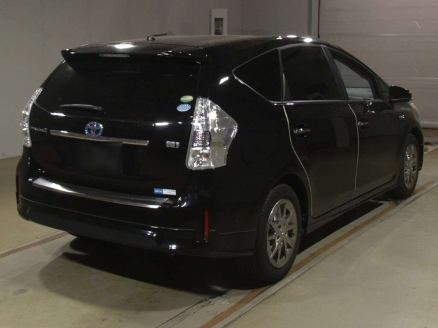 TOYOTA PRIUS ALPHA 2013