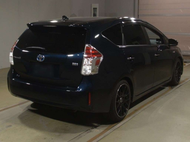 TOYOTA PRIUS ALPHA 2016