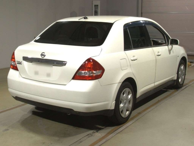 NISSAN TIIDA LATIO 2010