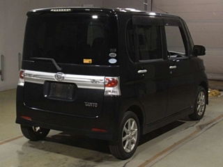 DAIHATSU TANTO 2011