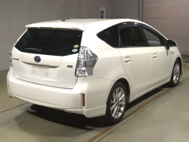 TOYOTA PRIUS ALPHA 2014