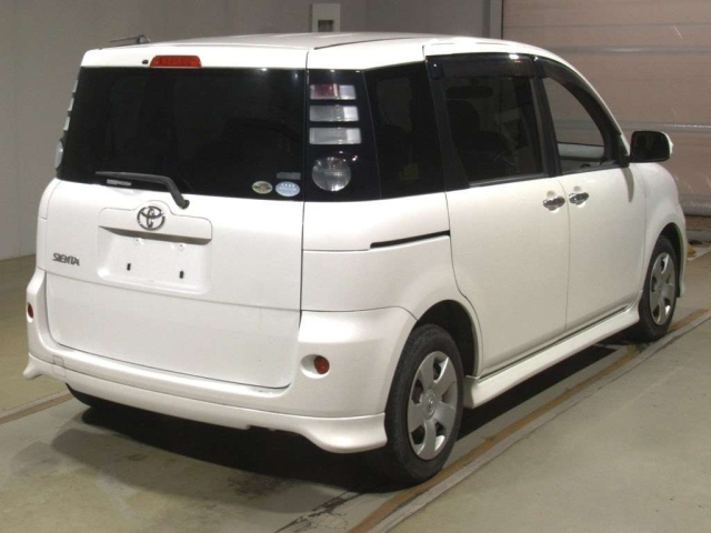 TOYOTA SIENTA 2010