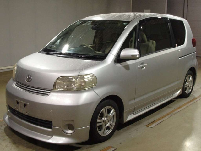 TOYOTA PORTE 2010