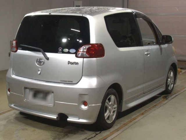 TOYOTA PORTE 2010