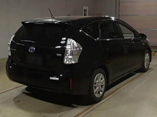 TOYOTA PRIUS ALPHA 2011