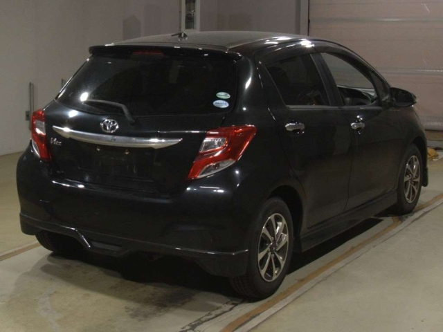 TOYOTA VITZ 2016