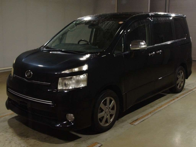 TOYOTA VOXY 2010