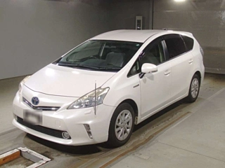 TOYOTA PRIUS ALPHA 2013
