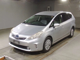 TOYOTA PRIUS ALPHA 2013