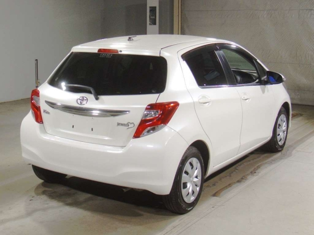 TOYOTA VITZ 2015