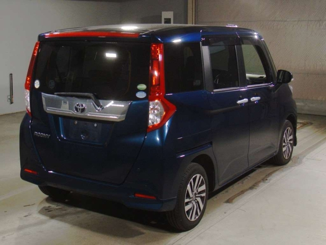 TOYOTA ROOMY 2017