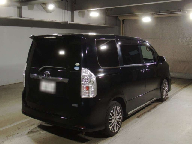 TOYOTA VOXY 2012