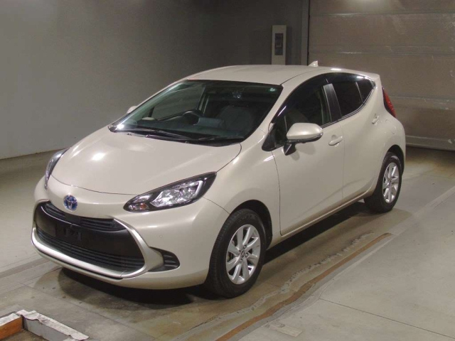 TOYOTA AQUA 2021