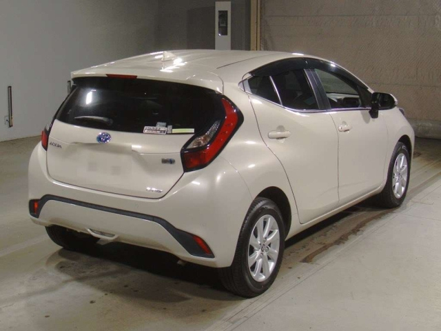 TOYOTA AQUA 2021
