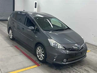 TOYOTA PRIUS ALPHA 2012