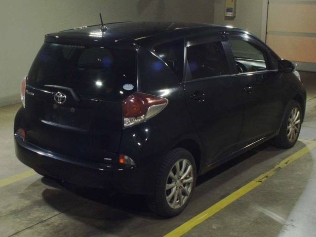 TOYOTA RACTIS 2015