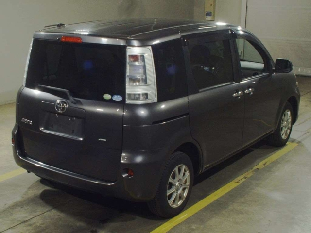 TOYOTA SIENTA 2011