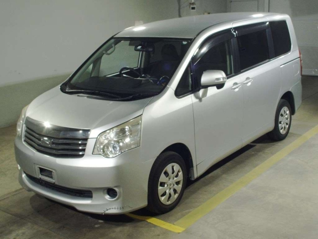TOYOTA NOAH 2012