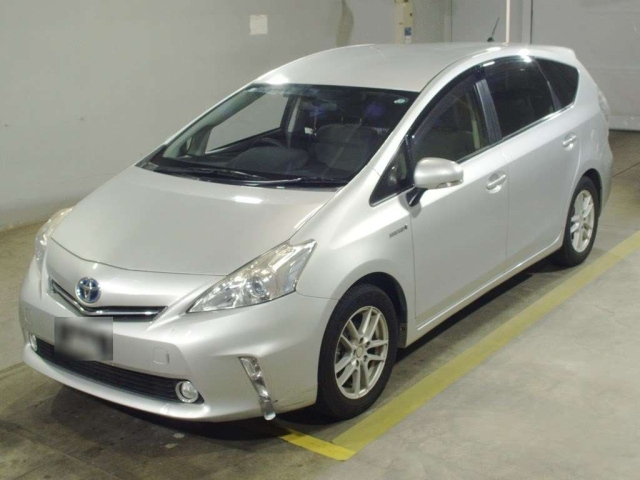 TOYOTA PRIUS ALPHA 2014