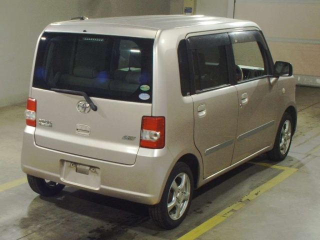 TOYOTA PIXIS SPACE 2012