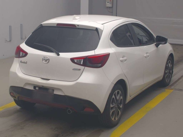 MAZDA DEMIO 2016
