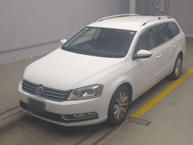 VOLKSWAGEN PASSAT VARIANT 2011