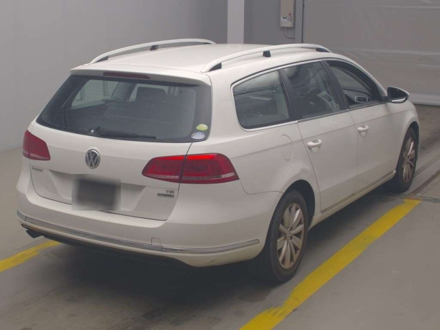 VOLKSWAGEN PASSAT VARIANT 2011