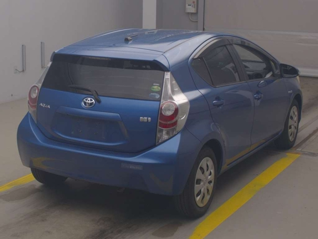 TOYOTA AQUA 2012