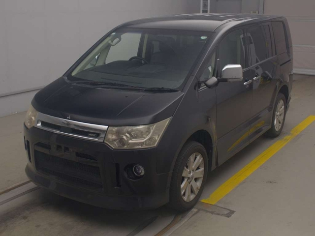 MITSUBISHI DELICA D5 2011