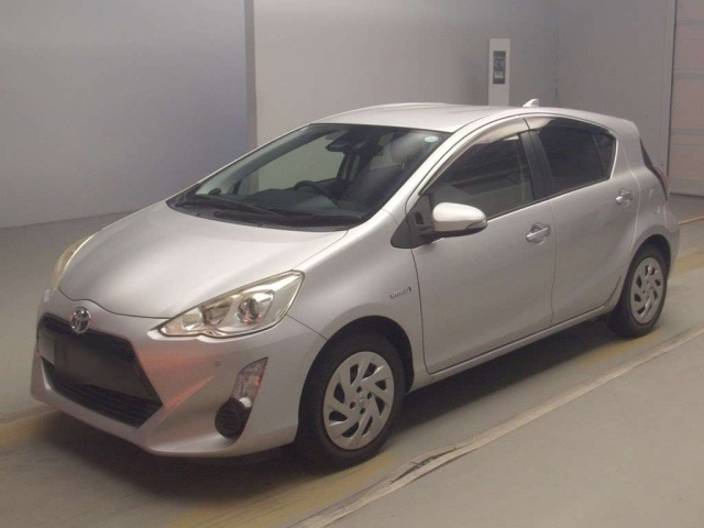 TOYOTA AQUA 2016