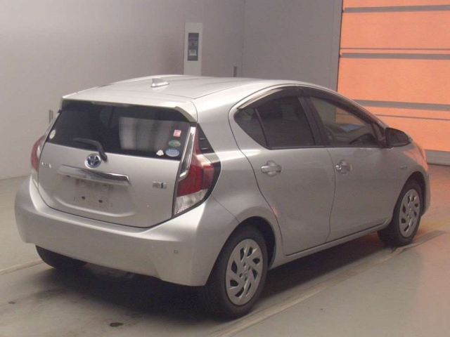 TOYOTA AQUA 2016