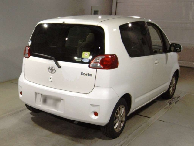 TOYOTA PORTE 2010