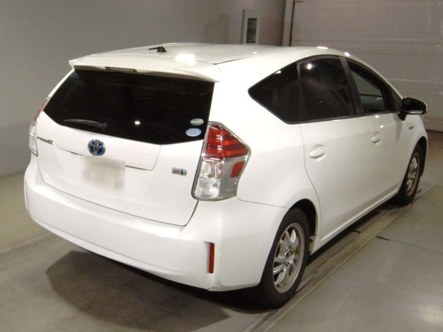 TOYOTA PRIUS ALPHA 2015