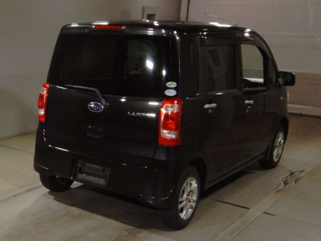 SUBARU LUCRA 2011