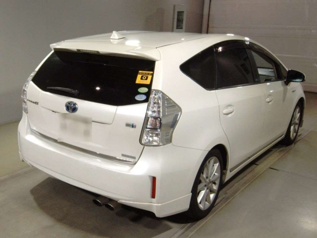 TOYOTA PRIUS ALPHA 2012