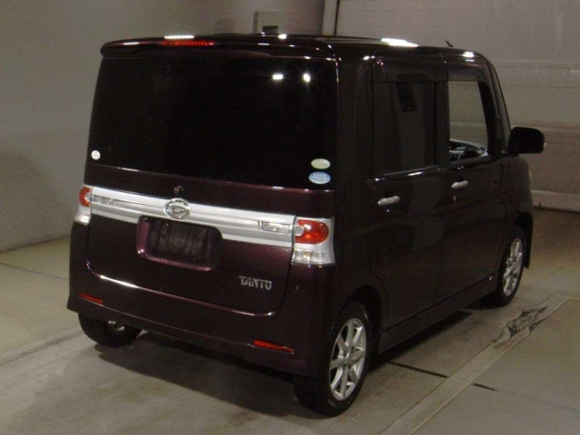 DAIHATSU TANTO 2011