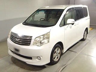 TOYOTA NOAH 2010