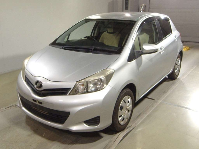 TOYOTA VITZ 2011