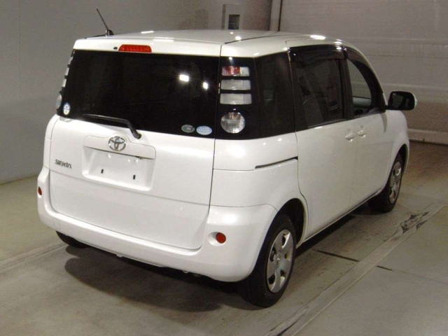 TOYOTA SIENTA 2010