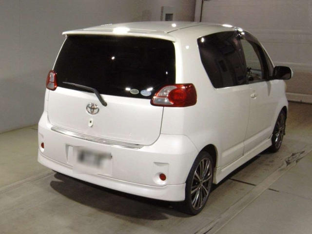 TOYOTA PORTE 2010