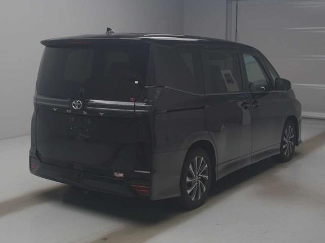 TOYOTA VOXY 2025