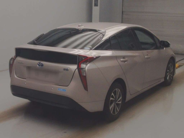 TOYOTA PRIUS 2016