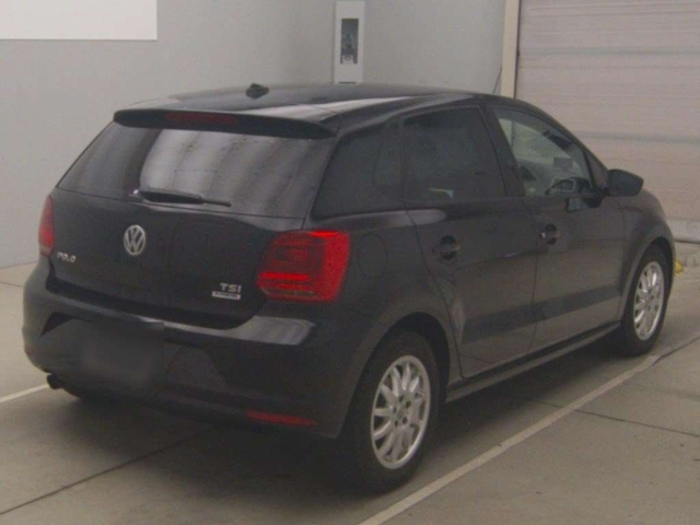 VOLKSWAGEN POLO 2015