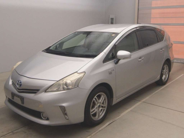 TOYOTA PRIUS ALPHA 2013