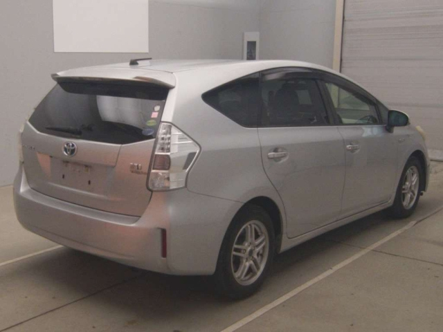 TOYOTA PRIUS ALPHA 2013