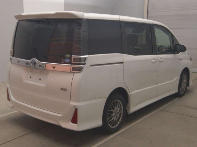TOYOTA VOXY 2017