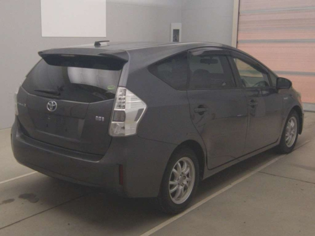 TOYOTA PRIUS ALPHA 2012